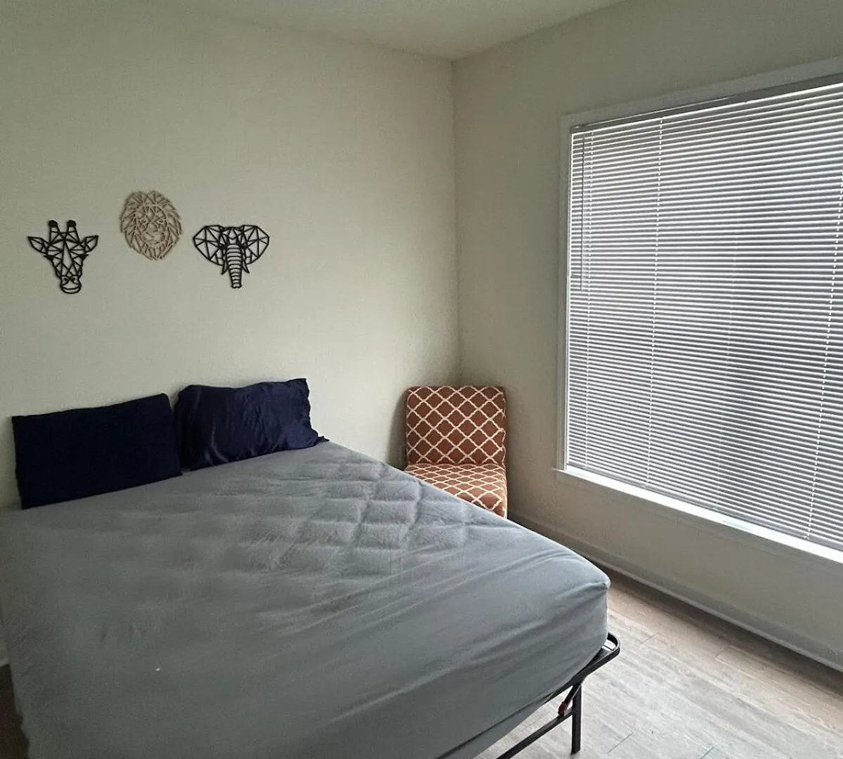 1Br With Queen Bed And Recliner Couch Free Parking Charlotte USA