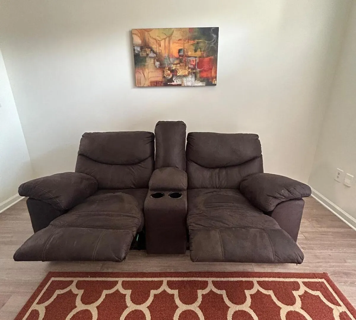 1Br With Queen Bed And Recliner Couch Free Parking Charlotte Apartment