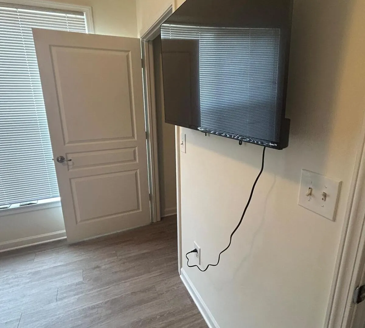 1Br With Queen Bed And Recliner Couch Free Parking Charlotte Apartment